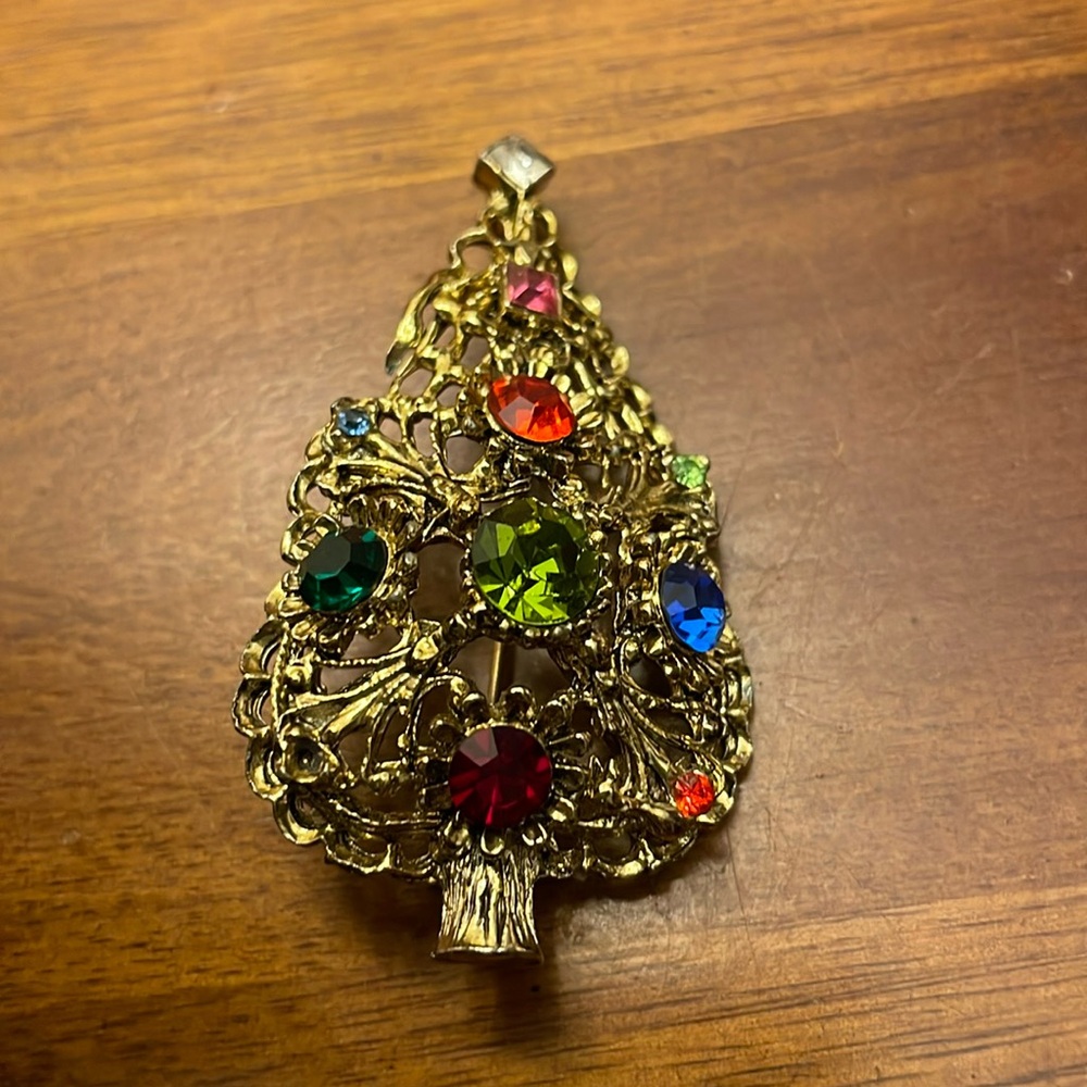 Dodd vintage Christmas tree pin